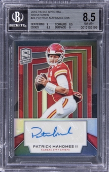 2019 Panini Spectra Football Signatures #24 Patrick Mahomes Signed Card (#5/25) - BGS NM-MT+ 8.5, BGS 10